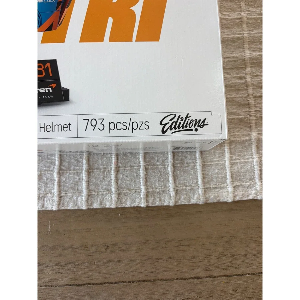 LEGO® Editions McLaren Mastercard F1 Team Oscar Piastri Helmet (43017) NEW